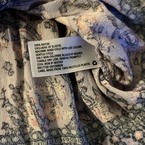 Button down blouse - Picture 3 of 3